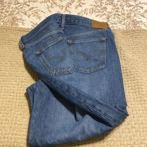Women’s Levi’s jeans
